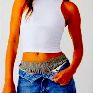 VICI WHITE TANK TOP BY REORIA SIZE MEDIUM!🙏🎁❤️👚